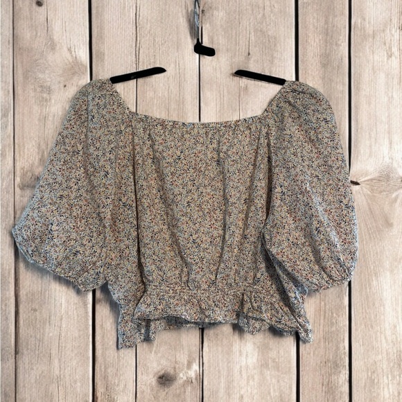 Uniqlo Floral Puff Sleeve Crop Top - Picture 2 of 5